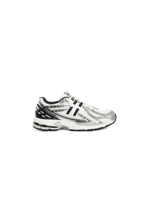 1906R Sneakers