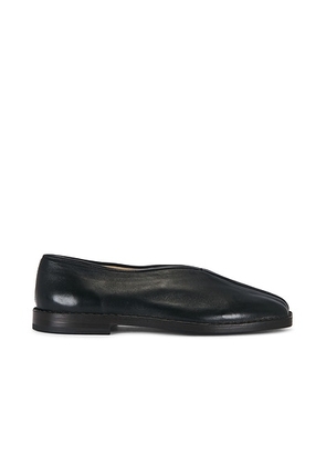 Lemaire Shiny Nappa Lamb Flat Piped Slippers in Black & Dark Chocolate - Black. Size 43 (also in 42, 44, 45).