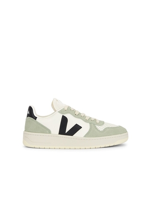 Veja V-10 B-Mesh in White. Size 40. Also in 41, 42, 43, 44, 45, 46.