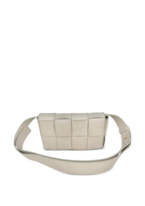 Bottega Veneta Pre-Owned 2020s Cassette Maxi Intreccio belt bag - Neutrals