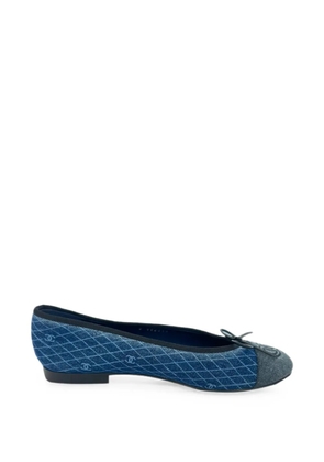 CHANEL Pre-Owned CC Interlocking Logo quilted ballet flats - Blue
