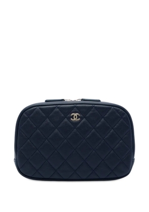 CHANEL Pre-Owned 2017-2018 Large Quilted Caviar Curvy Cosmetic pouch - Blue