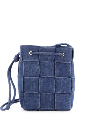 Bottega Veneta Pre-Owned Cassette Maxi Intrecciato Denim Small bucket bag - Blue