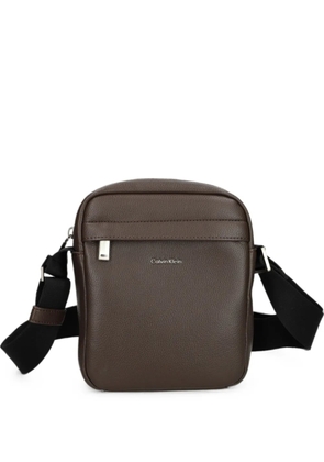 Calvin Klein logo-detail messenger bag - Brown