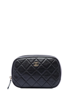CHANEL Pre-Owned 2016-2017 CC Quilted Lambskin Curvy Cosmetic Case pouch - Black