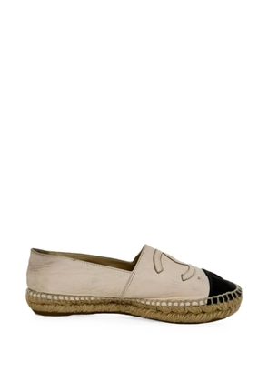 CHANEL Pre-Owned CC cap-toe espadrilles - Neutrals