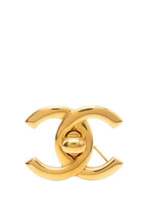 CHANEL Pre-Owned 1996 CC Gold Plated Turnlock Pin Brooch costume brooch