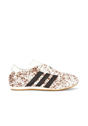 Adidas Originals Taekwondo Sneaker in Off White & Dark Brown - Brown. Size 7.5 (also in 7, 8, 8.5, 9, 9.5, 10, 11, 5, 5.5, 6, 6.5).