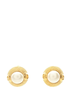 CHANEL Pre-Owned 1970-1980 CC Gold Plated Faux Pearl Clip On Earrings costume earrings