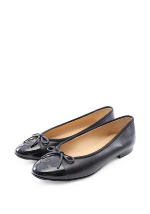 CHANEL Pre-Owned 1986-1988 Interlocking CC bow-detail ballet flats - Black