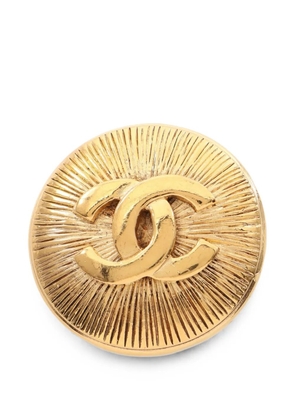 CHANEL Pre-Owned 1986-1988 Coco Mark round brooch - Gold