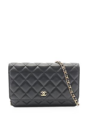 CHANEL Pre-Owned 2019 Matelassé chain wallet - Black
