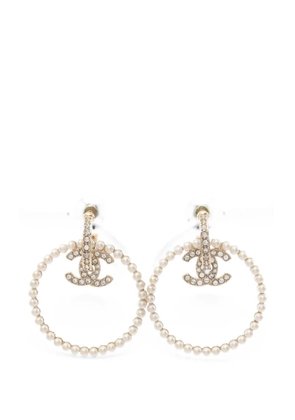 CHANEL Pre-Owned 2022 Coco Mark faux-pearl earrings - Gold