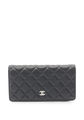 CHANEL Pre-Owned 2012-2013 Matelassé bi-fold wallet - Black