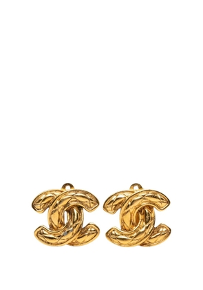 CHANEL Pre-Owned 1950-1970 CC Gold Plated Quilted Clip On Earrings costume earrings