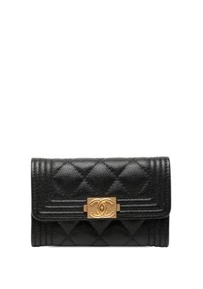 CHANEL Pre-Owned 2019 Quilted Caviar Boy Flap card holder - Black