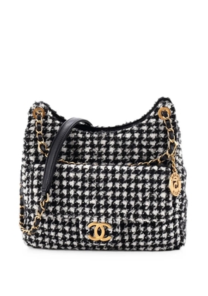 CHANEL Pre-Owned Wavy CC Quilted Tweed Medium hobo bag - Multicolour