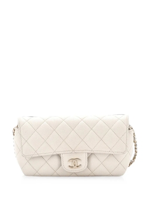 CHANEL Pre-Owned Classic Sunglasses Case with Chain Quilted Caviar clutch bag - White