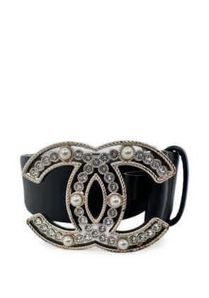 CHANEL Pre-Owned 2010s faux pearl CC buckle belt - Black