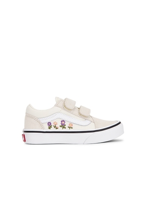 Vans Kids Old Skool V Sneaker in White. Size 11. Also in 12, 13, 1.