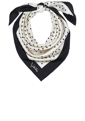 Valentino Garavani Foulard Shawl in Burro Nero & Nero - Ivory. Size all.