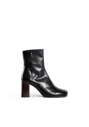 Anatomic leather ankle boots