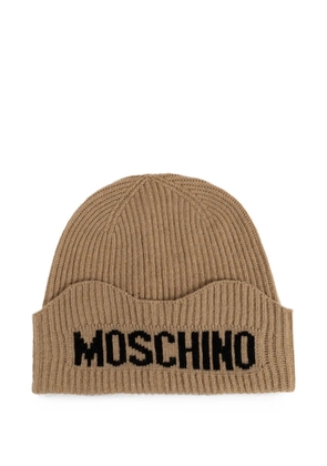 Moschino logo-intarsia ribbed-knit beanie hat - Brown