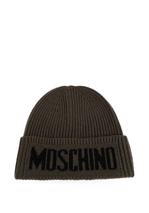 Moschino logo-intarsia ribbed-knit beanie hat - Green