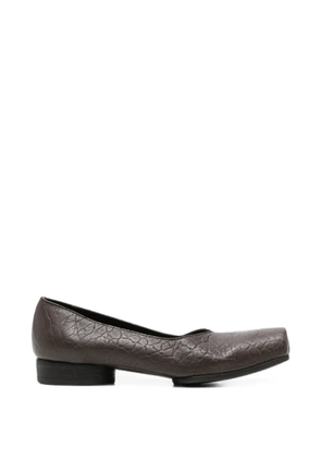 Uma Wang crinkled-effect square-toe pumps - Brown