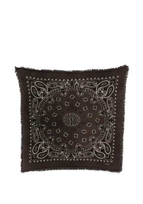 kujten paisley-print frayed scarf - Brown