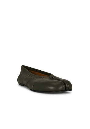 Maison Margiela Tabi Ballerina Flat in Forest Green - Green. Size 38 (also in 36, 37, 41).