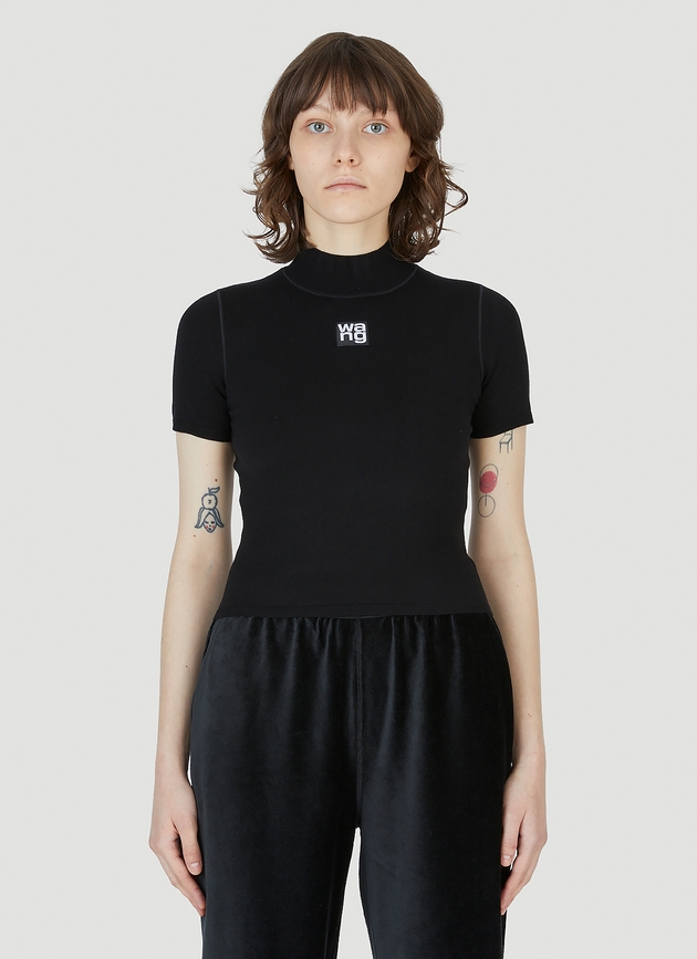 https://cdn-images.milanstyle.com/fit-in/630x900/filters:quality(100)/spree/images/attachments/010/915/052/original/alexander-wang-logo-crop-top-woman-tops-black-l-ln-cc-photo.jpg