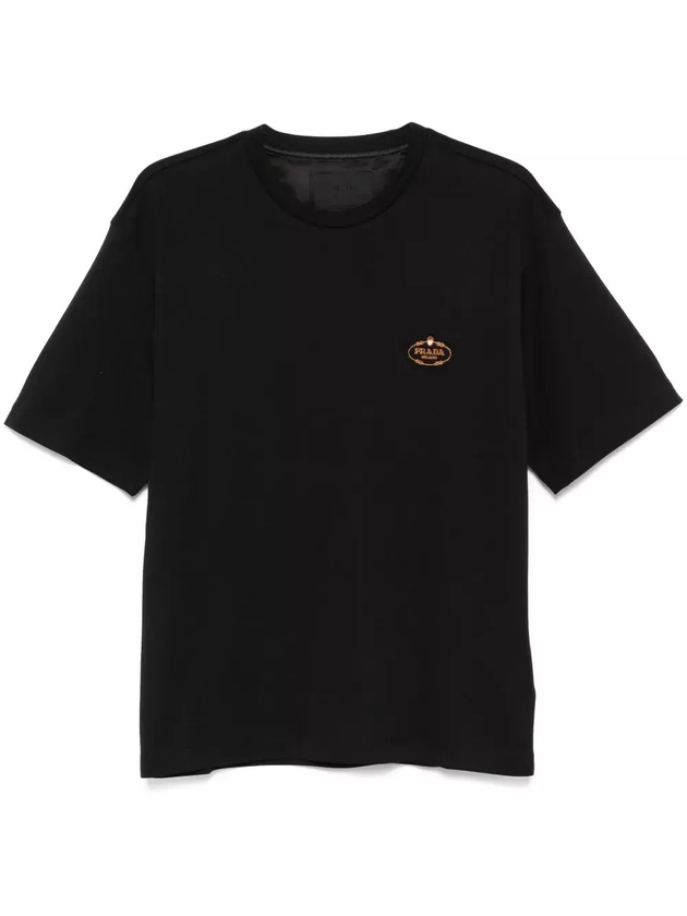 【PRADA】ロゴ パッチ ポケット Tシャツ Prada logo-patch Cotton T-shirt | Black | FARFETCH
